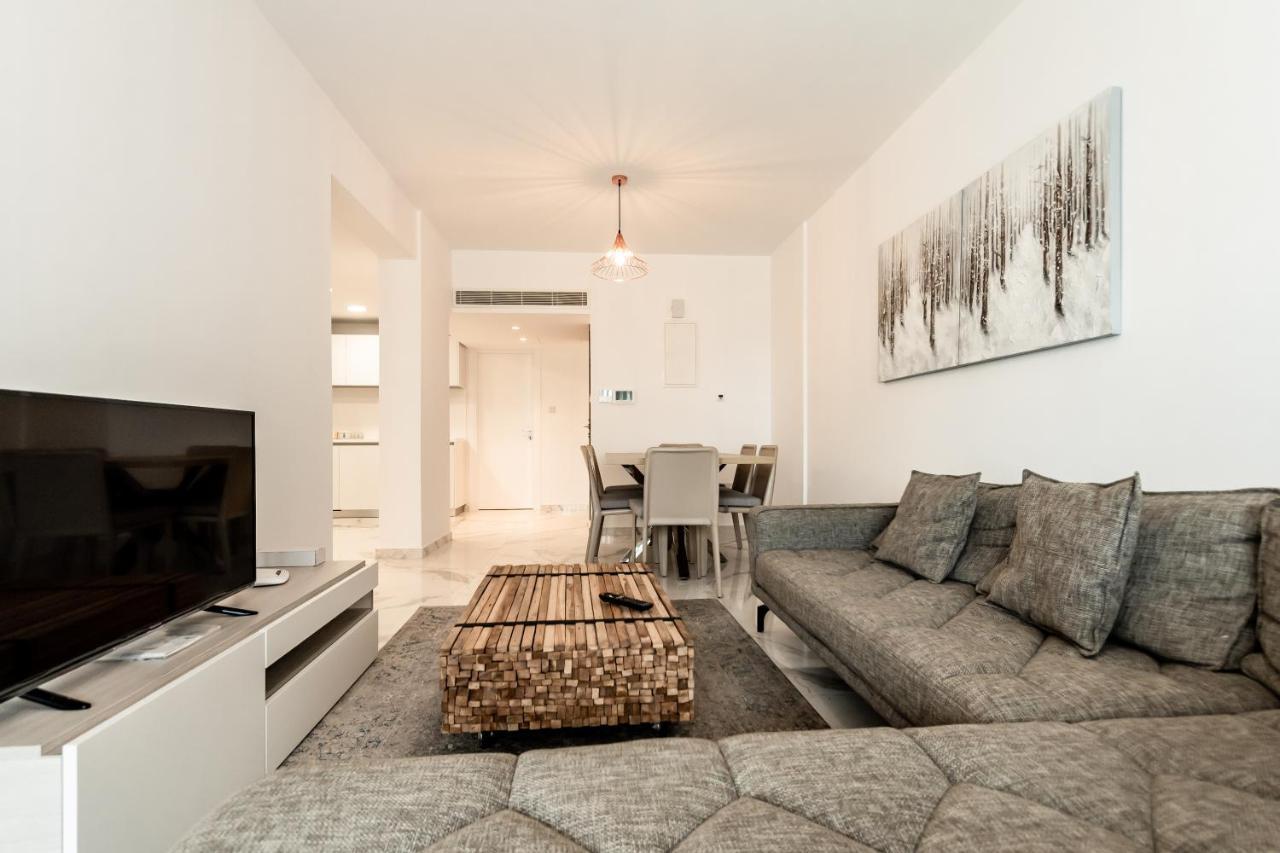 Silver House Boutique Apartment Пафос Екстериор снимка