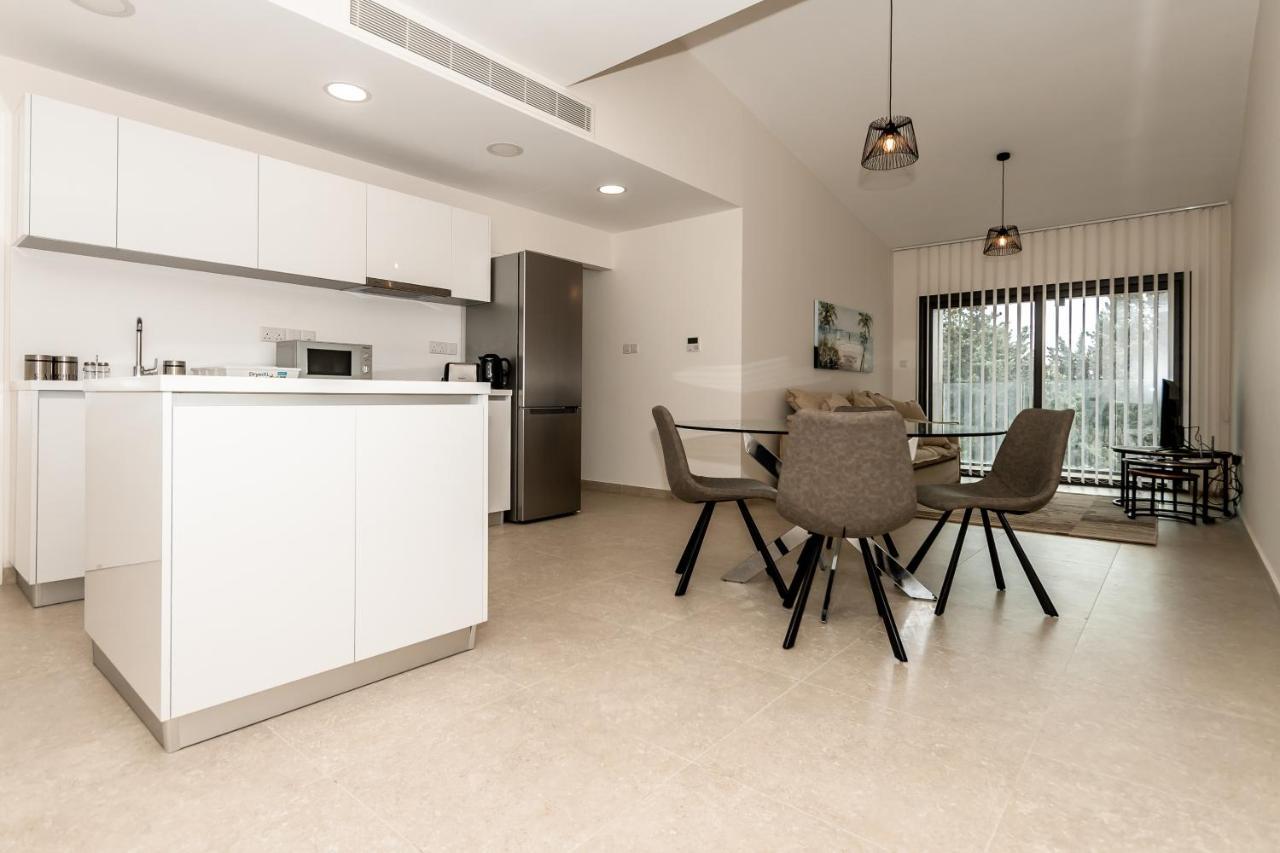 Silver House Boutique Apartment Пафос Екстериор снимка