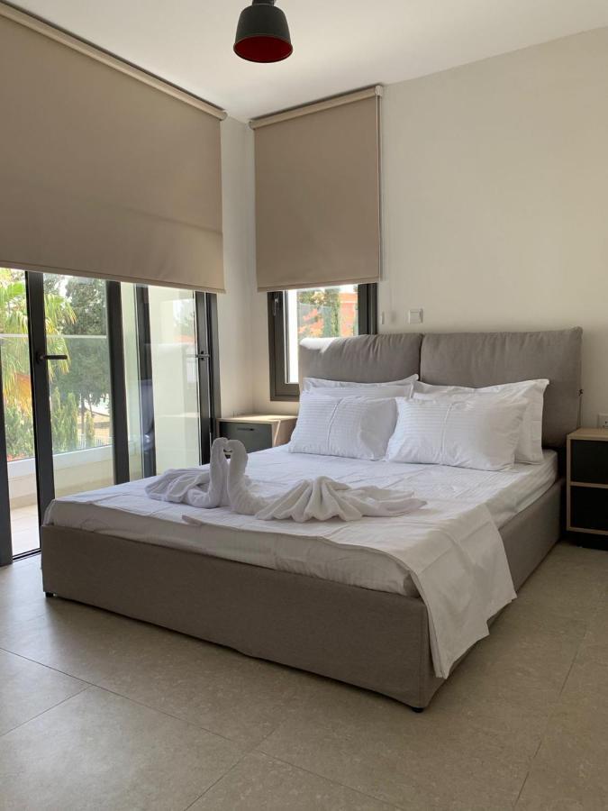 Silver House Boutique Apartment Пафос Екстериор снимка