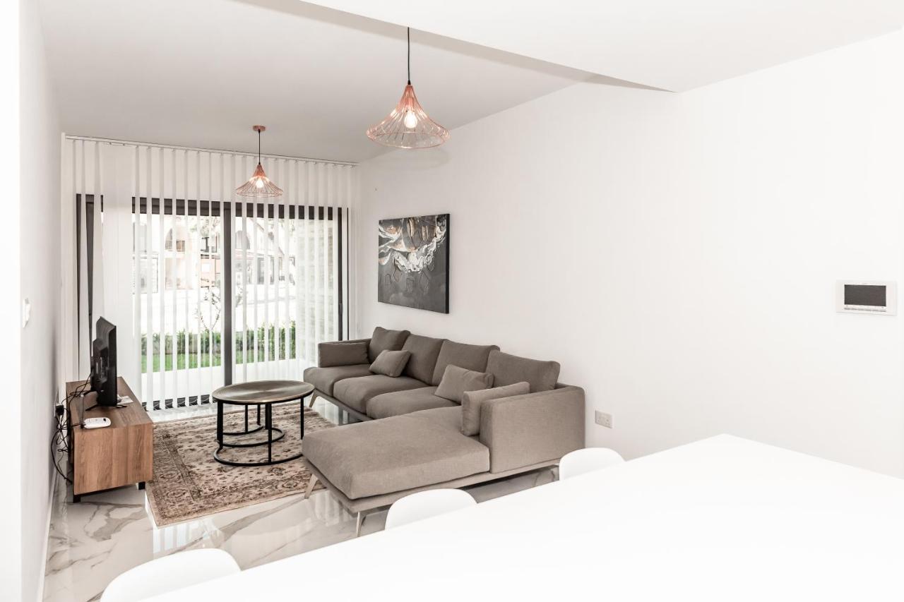 Silver House Boutique Apartment Пафос Екстериор снимка