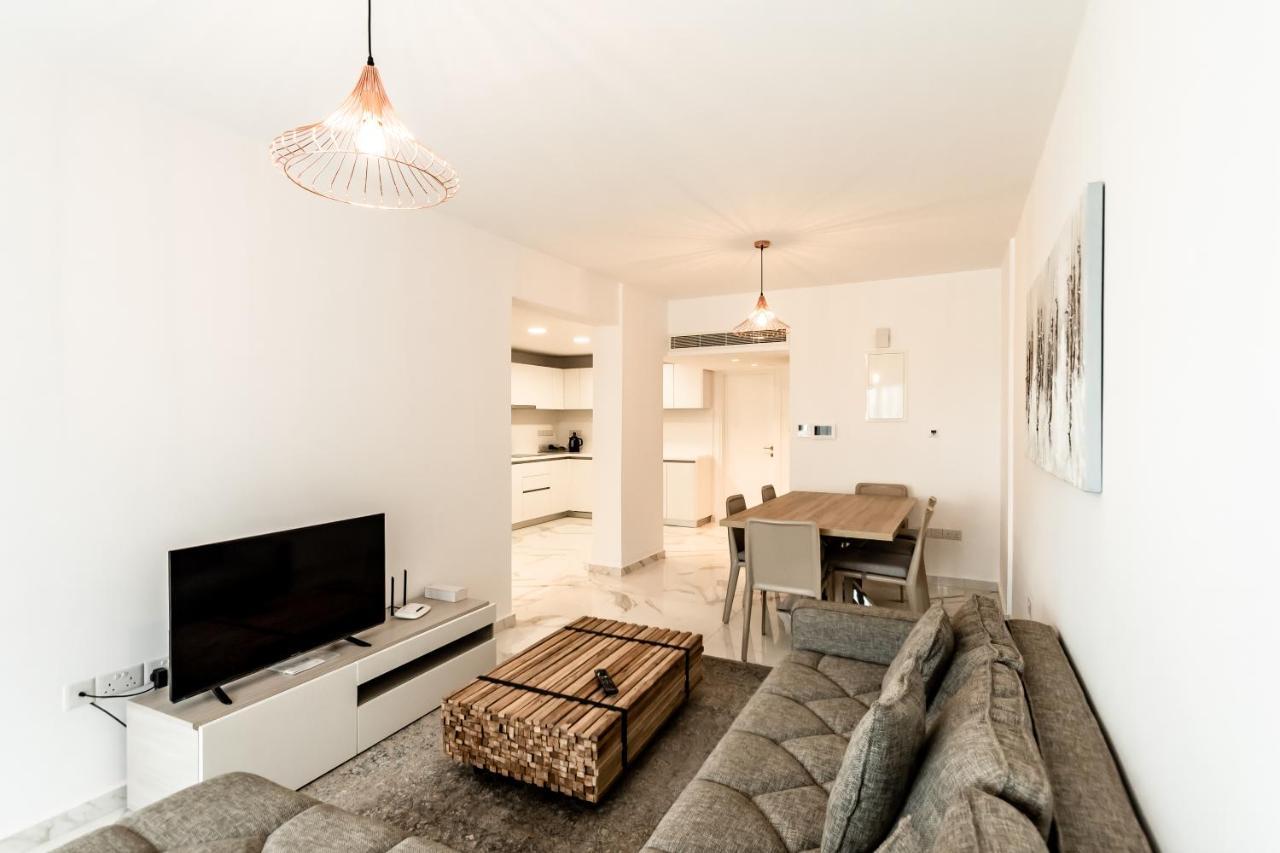 Silver House Boutique Apartment Пафос Екстериор снимка