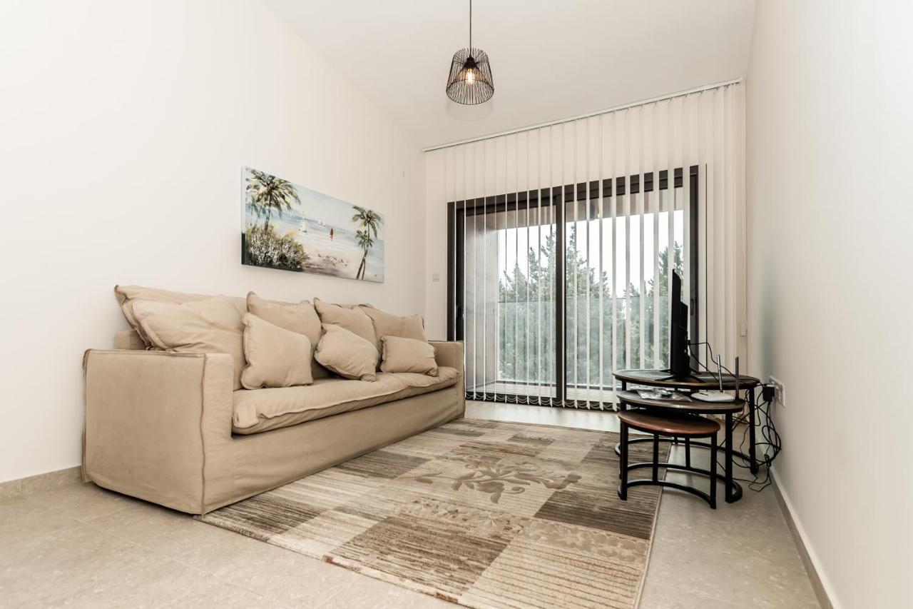 Silver House Boutique Apartment Пафос Екстериор снимка
