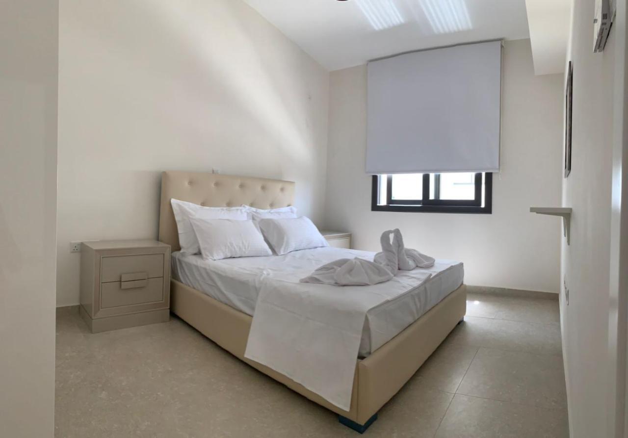 Silver House Boutique Apartment Пафос Екстериор снимка