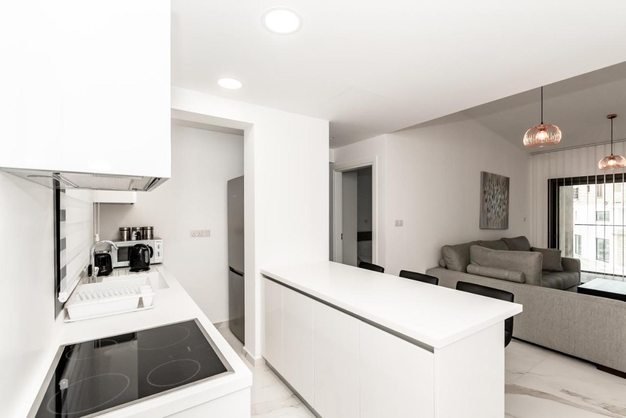 Silver House Boutique Apartment Пафос Екстериор снимка