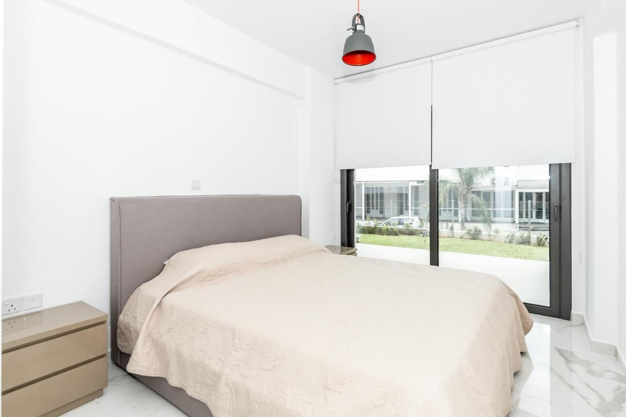 Silver House Boutique Apartment Пафос Екстериор снимка