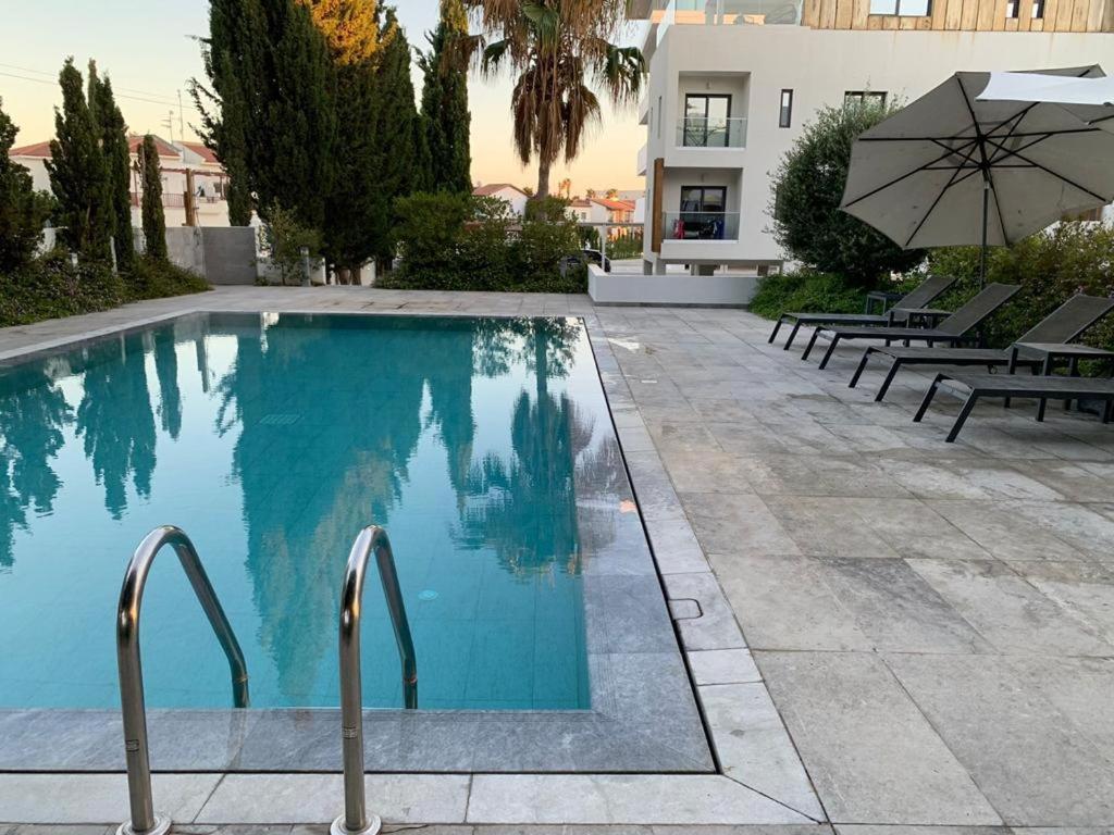 Silver House Boutique Apartment Пафос Екстериор снимка